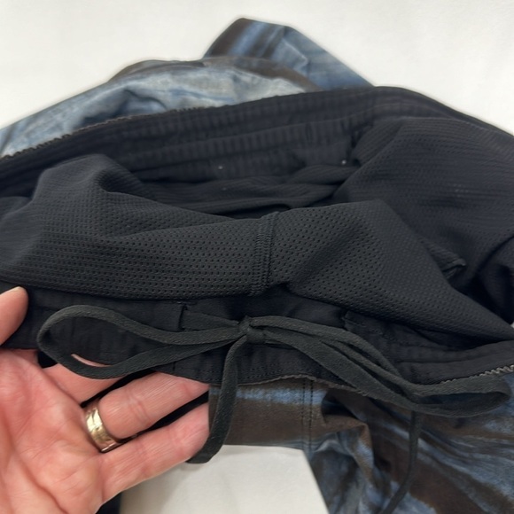Lululemon Surge lined striped shorts size XL - Picture 10 of 11